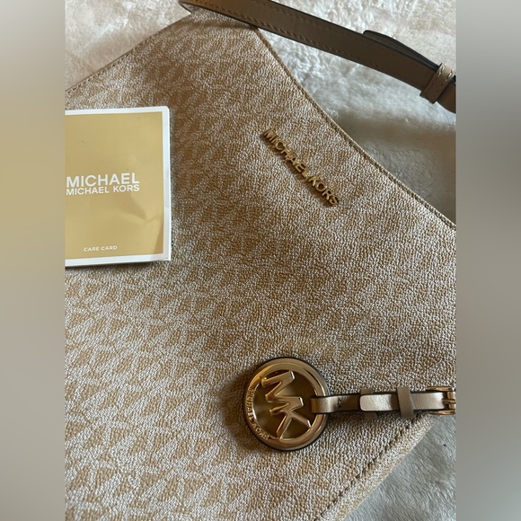 Michael Kors Jet Set Travel in Camel - Picture 3 of 7
